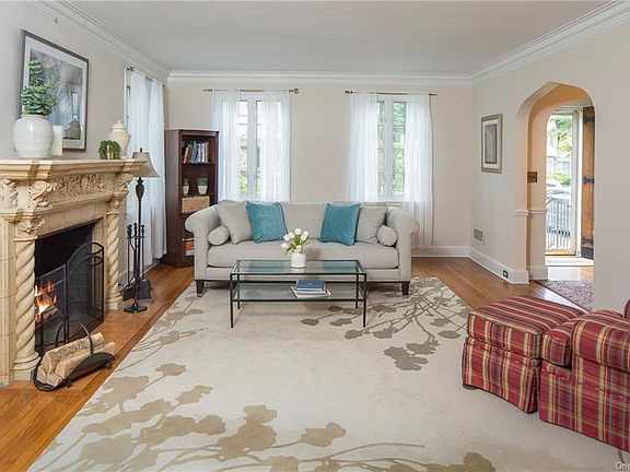 5th image of 52 Parkway E