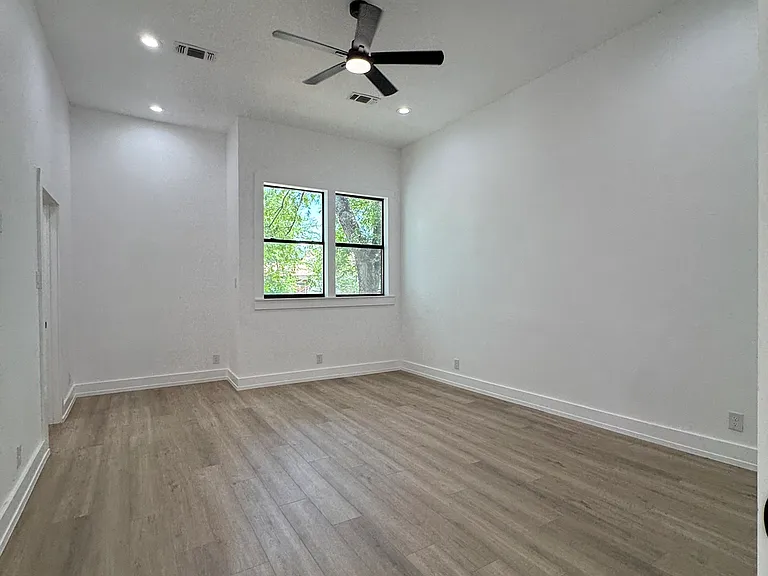 105 Forrest Ave — Photo 10
