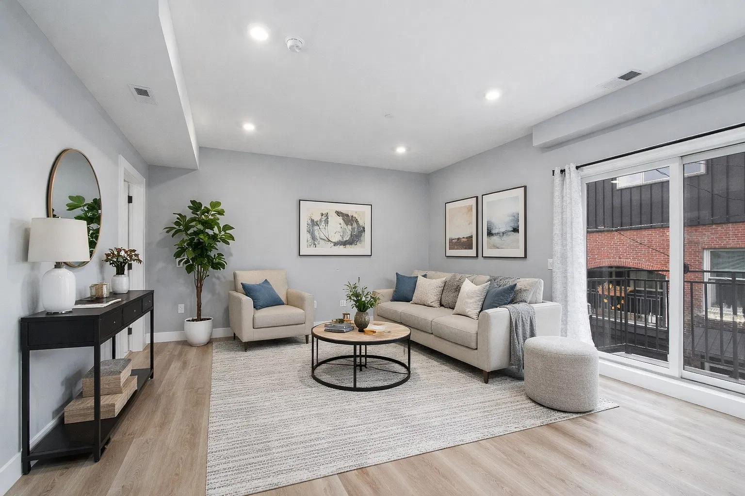 2 bed, 800 sqft, $1,800 — Photo 1
