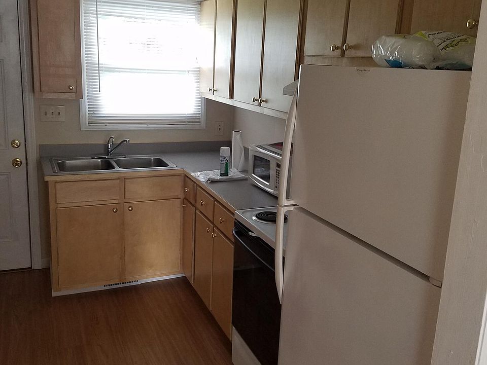 1st image of 401 S Trenton St APT 1
