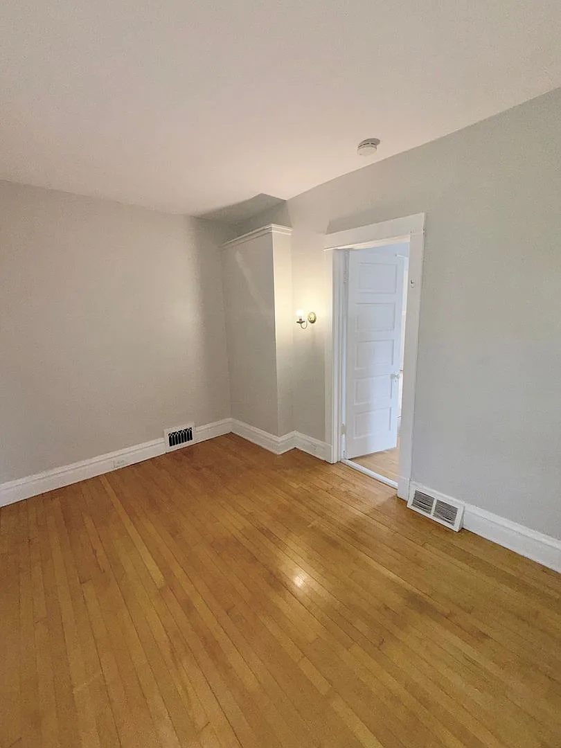 521 Beloit Avenue — Photo 4