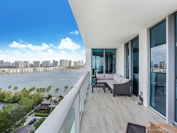 3rd image of 17301 Biscayne Blvd APT 1102