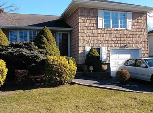 135 2nd Ave, Massapequa Park, NY 11762