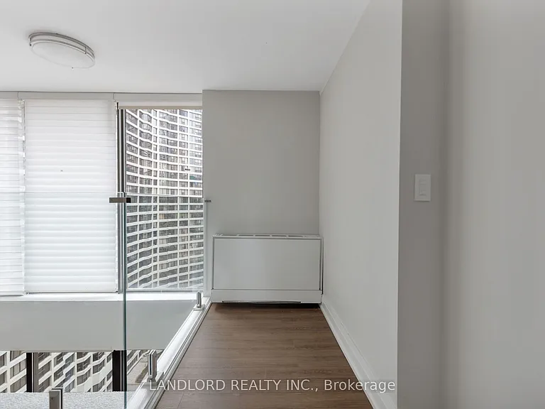 33 Harbour Sq #2208 — Photo 32