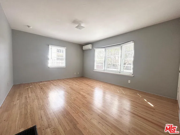 940 Milwood Ave — Photo 4
