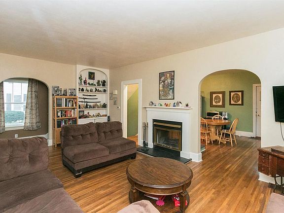 3rd image of 409 S 4th Ave