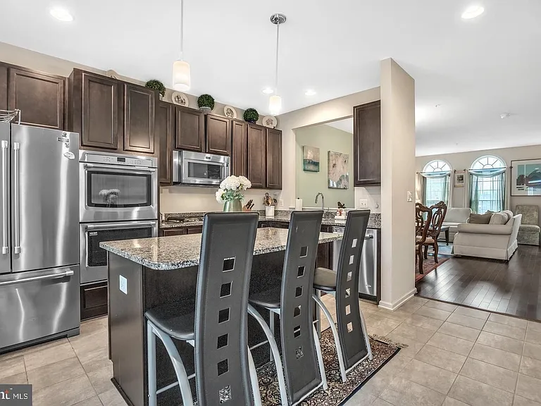 1601 Wesbourne Dr — Photo 5
