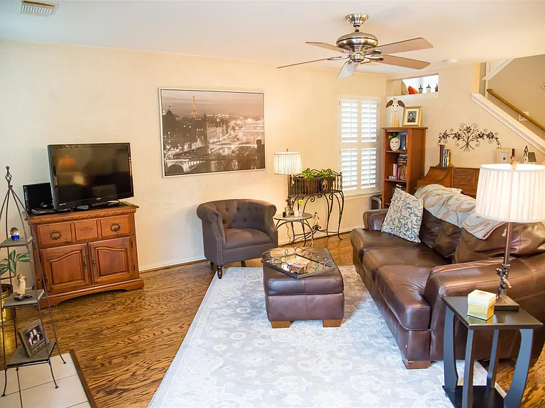 31 N Walden Elms Cir — Photo 9