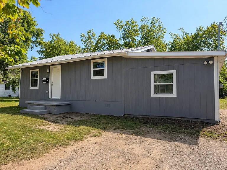1306 Locust St — Photo 1