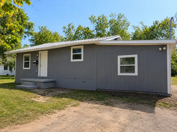 1306 Locust St, Commerce, TX 75428