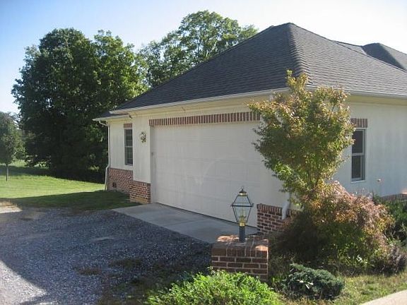 5th image of 70 Pinehurst Dr