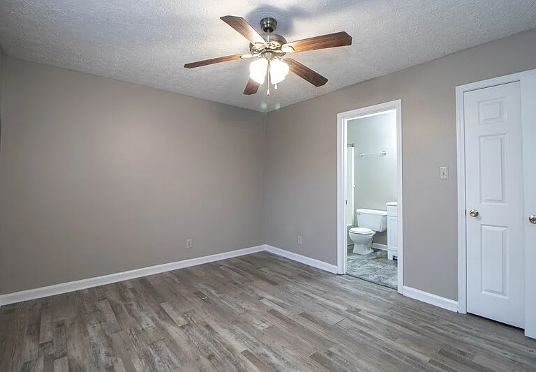 131 Lilian Dr — Photo 12