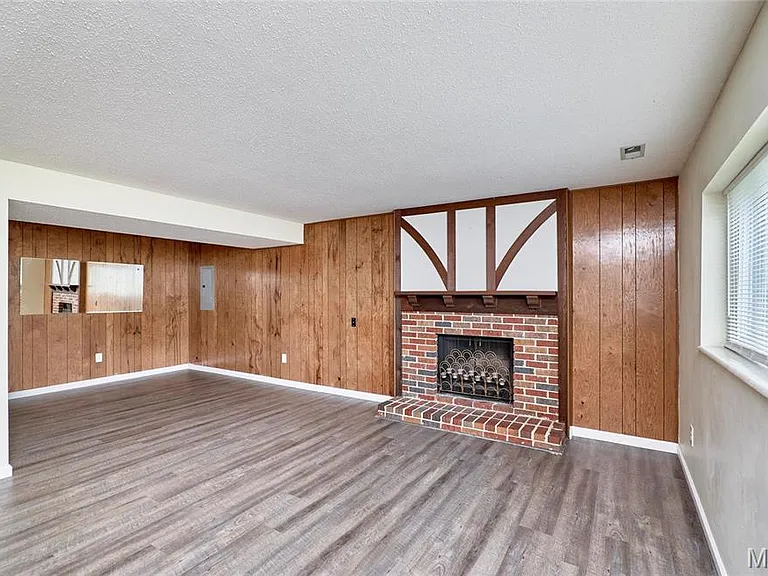 241 Valleyoak Ct — Photo 37