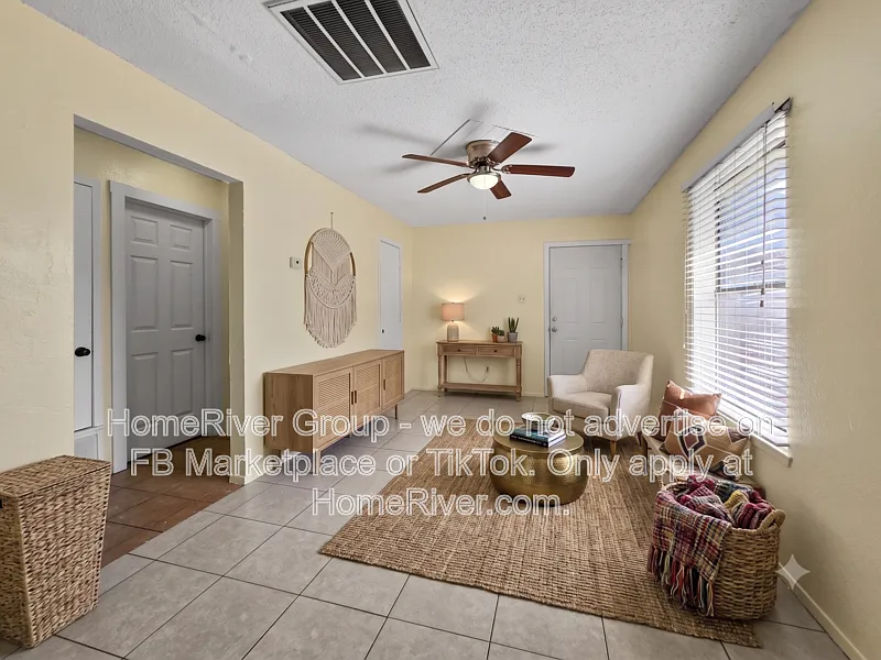 2 bed, 1.0 bath, 686 sqft, $950 — Photo 2