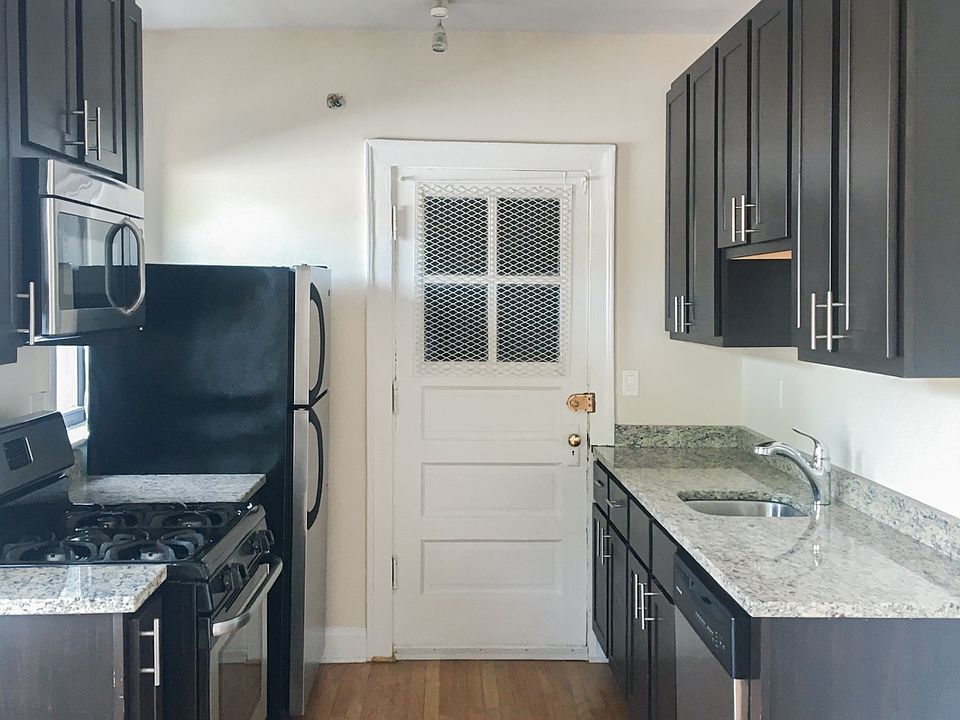 1st image of 4721 1/2 N Leavitt St #3