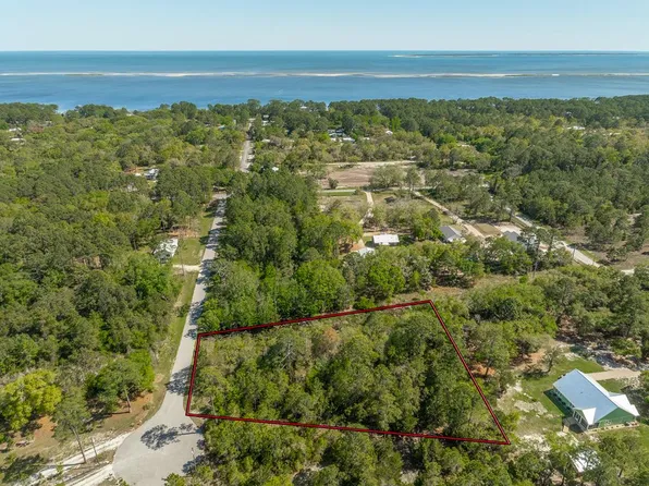 226 Franklin St, Lanark Village, FL 32323