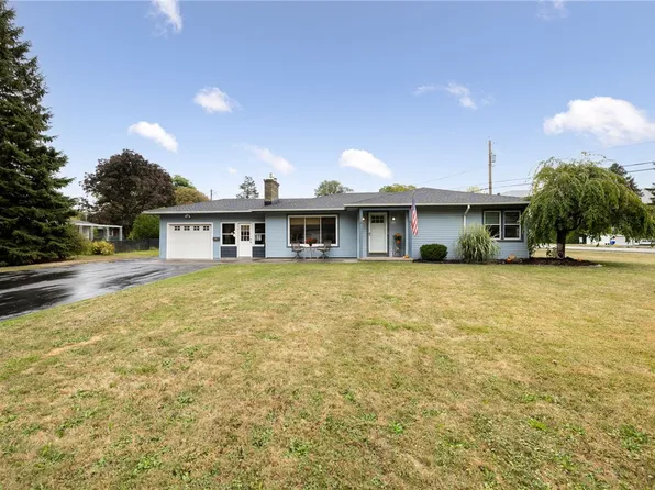 4 Ranch Village Ln, Rochester, NY 14624