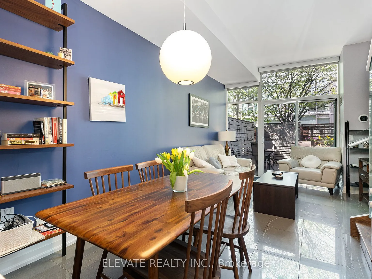 Market Wharf Condos — Photo 2