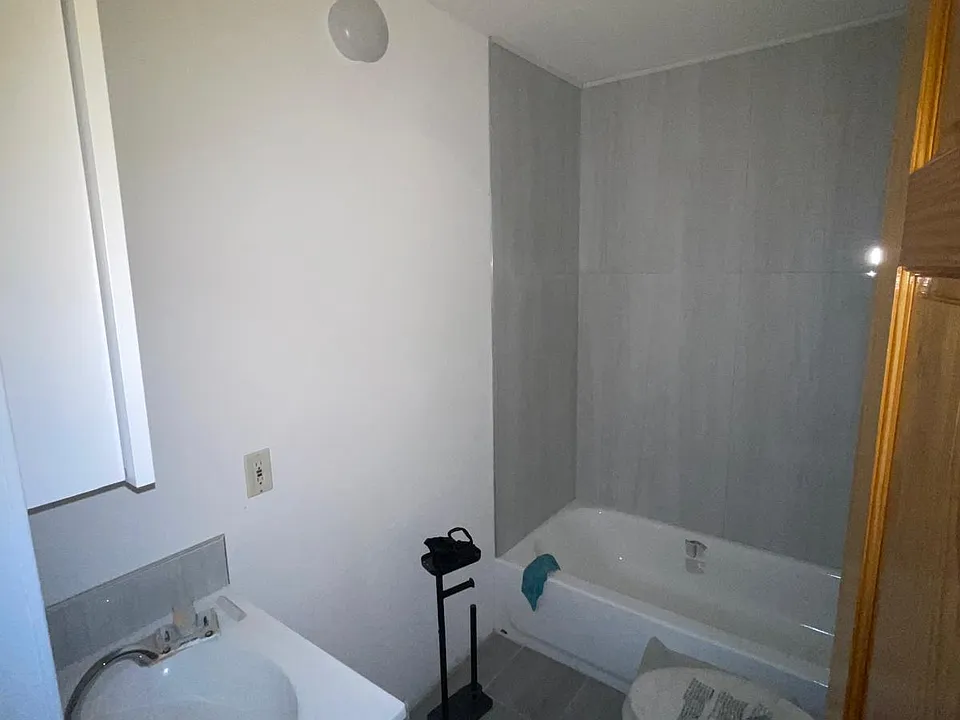 105-107 Brookdale Ave #2-R