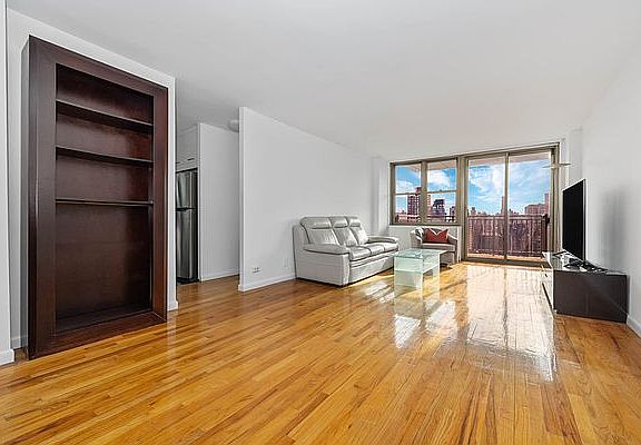 3rd image of 301 E 79th St APT 29J