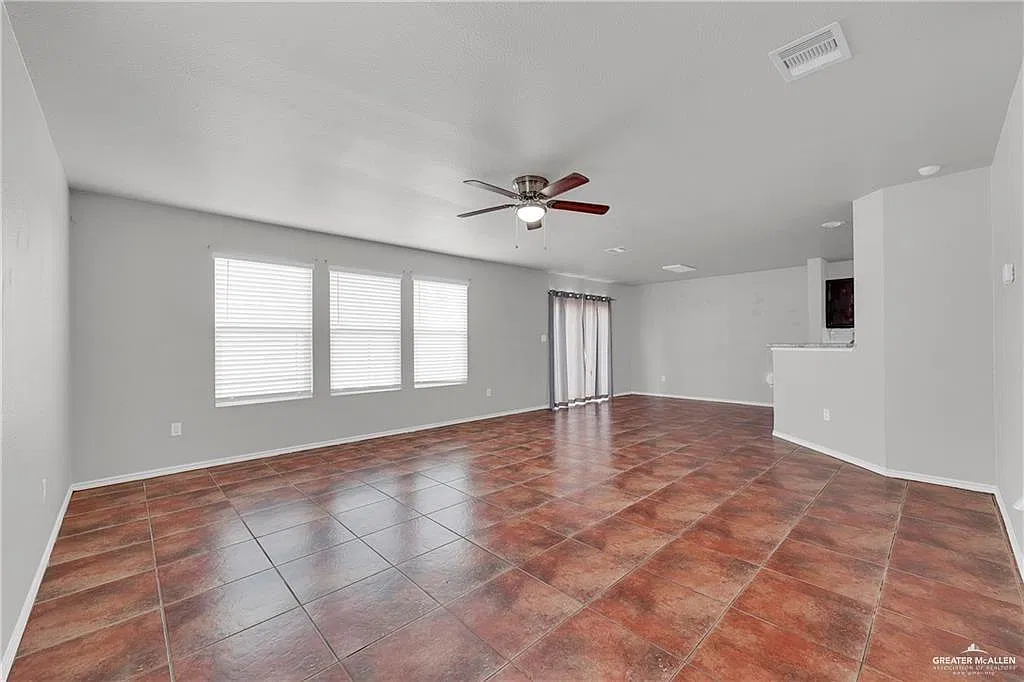 3 bed, 2.5 bath, 1857 sqft, $1,750 — Photo 2