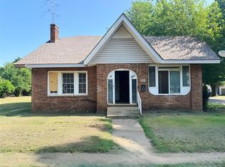 1402 W Minnesota Ave, Chickasha, OK 73018