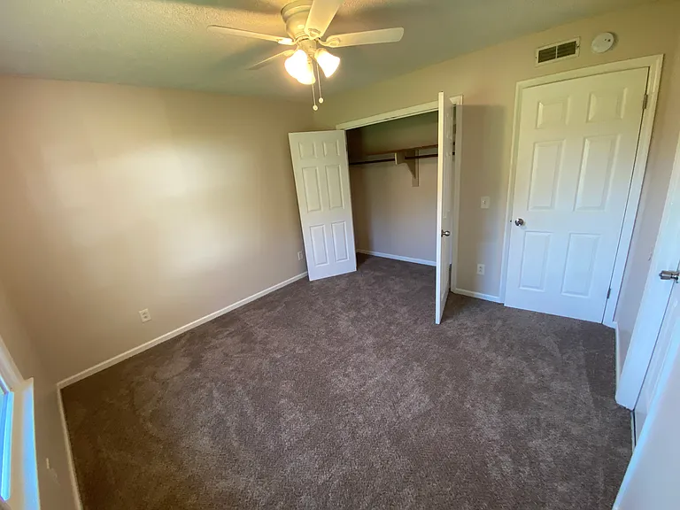 240 Lakeview Dr — Photo 10