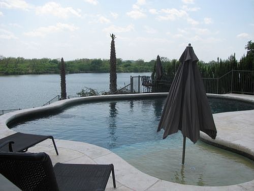 4th image of 409 Meadowlakes Dr