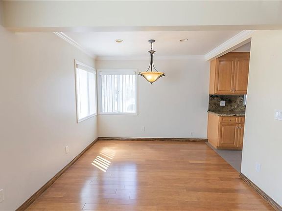 4th image of 601 Olive Ave