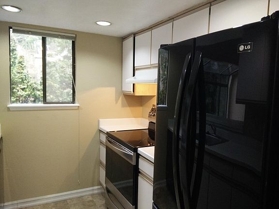 3rd image of 10012 NE 122nd St APT D