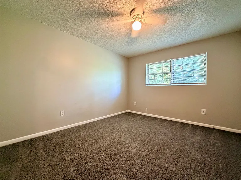 684 Hobbs Dr — Photo 7