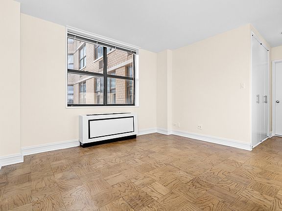 3rd image of 400 E 71st St APT 17V