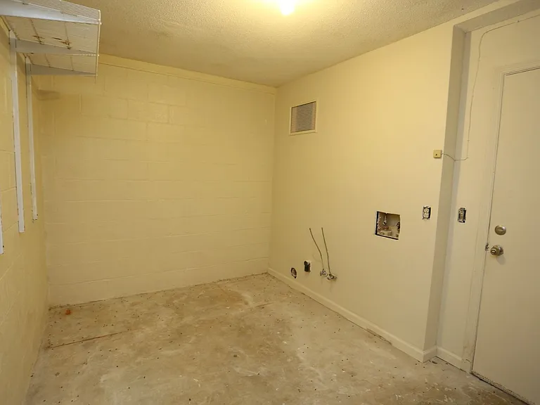 706 Hillwood Dr — Photo 9