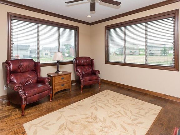 5th image of 7605 NW 99th Ct