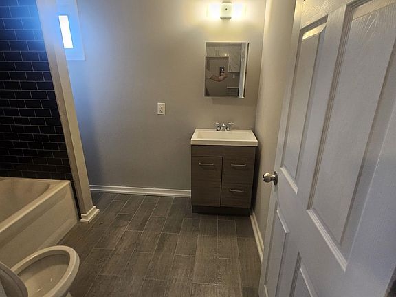 5th image of 181 Broadway #1