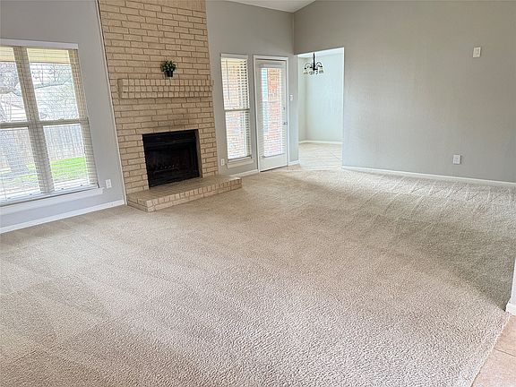5th image of 250 Barclay Ave