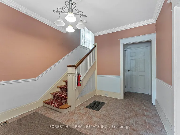 36 Arnold Cres #UPPER — Photo 6