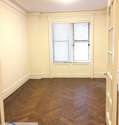 4th image of 205 W 57th St APT 9C