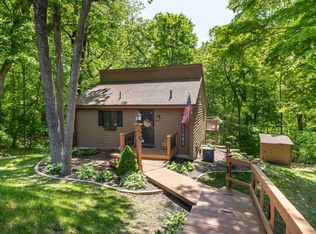 4 Colony Ct, Galena, IL 61036