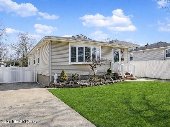 3rd image of 166 Ogorman Ave
