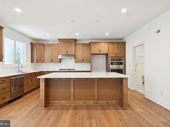 5th image of 114 Ashford Dr