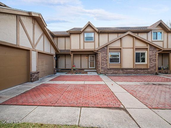 2nd image of 1225 Hidden Ridge Rd