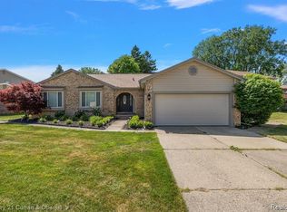 34058 Gable Dr, Livonia, MI 48152