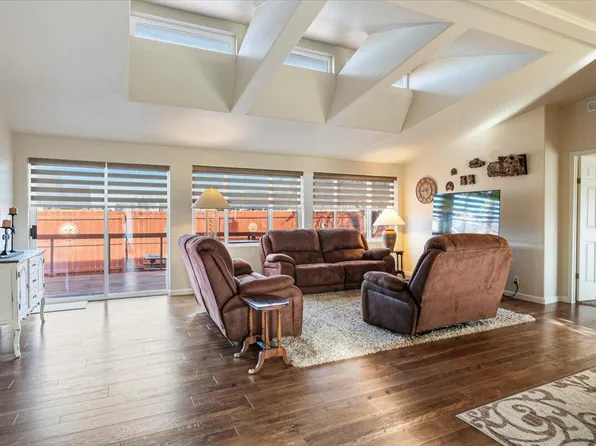 1875 NE 6th St, Redmond, OR 97756