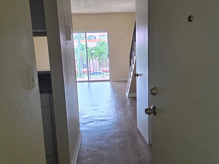 1250 Westland Apartments — Photo 15