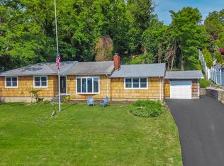 18 Argyle Dr, Northport, NY 11768