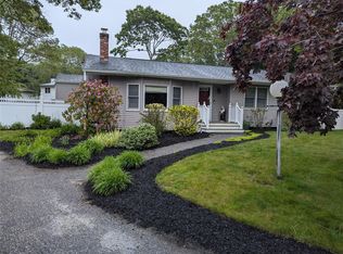 6 Westerly Ct, Hampton Bays, NY 11946