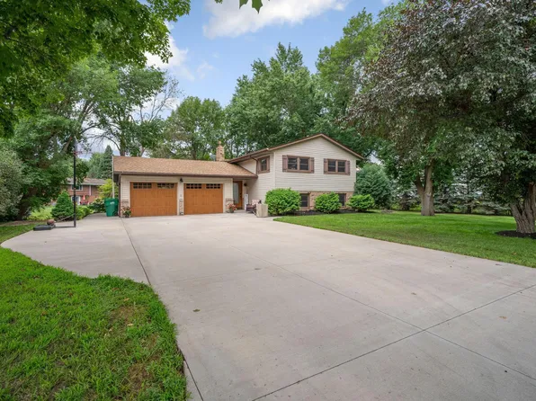 21805 Ahlstrom Rd, Rogers, MN 55374
