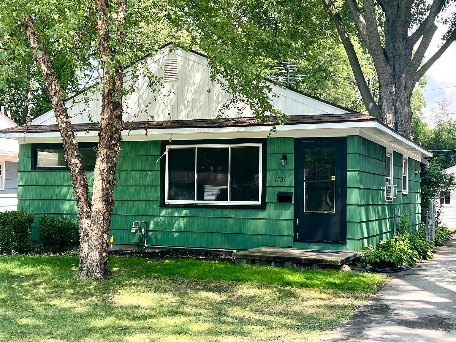 2 bed, 928 sqft, $1,350 — Photo 1