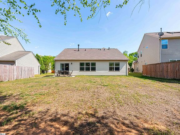 3rd image of 335 Riverdale Rd